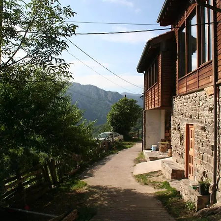 Les Xendes. Parque De Redes Hostel Caso