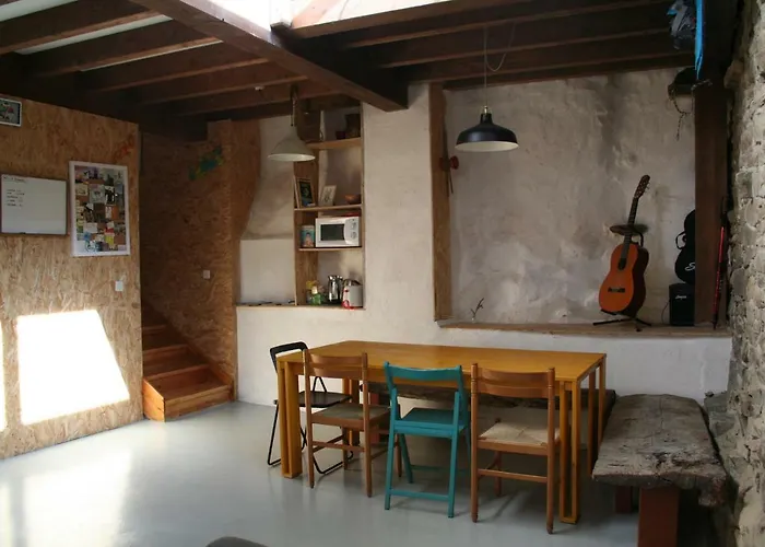 Les Xendes. Parque De Redes Albergue Caso